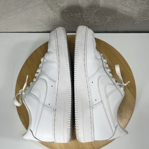 Nike Air Force 1 '07 Shoes Triple White Sneakers DD8959-100 Mens Size 9 - Picture 9 of 10